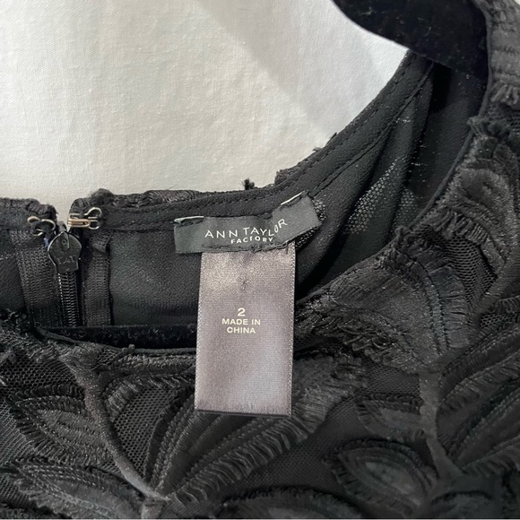 Ann Taylor Size 2 Beautiful Black Lace Peplum Top - Picture 5 of 8